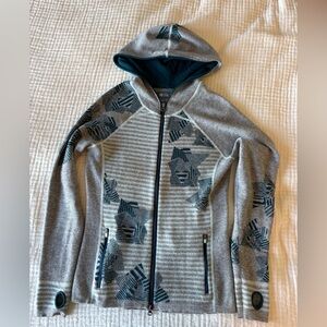 Title Nine Gray and Blue Patterned Zip-Up Sweater